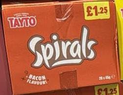 Tayto Spiral Crisps 20 × 45g Bacon Flavour, Perfect for School Lunches, Snack parties, Picnics, Crunchy Corn Snack Crisps